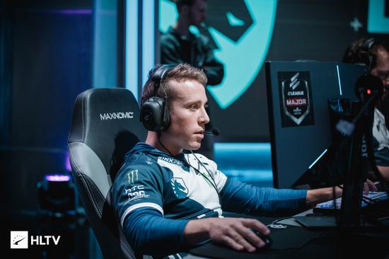 锐雯大乱斗出装攻略 打造刺客伤害一刀秒杀脆皮